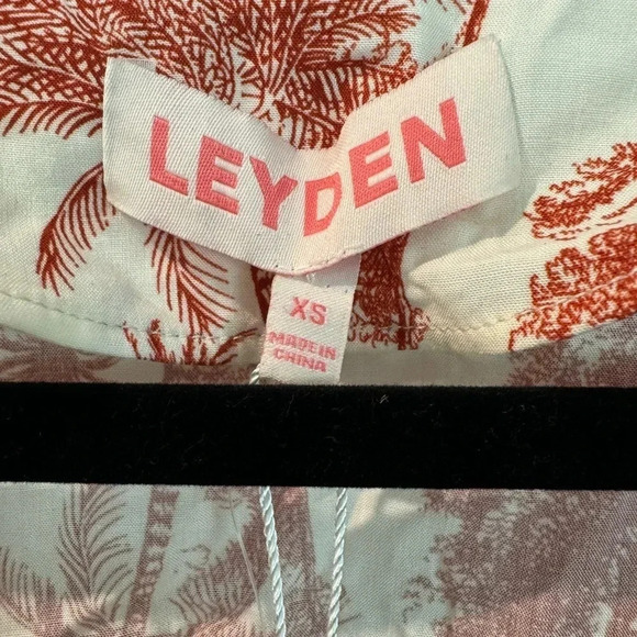 🍀 LEYDEN NWT LOFTIN TROPICAL RED TIE TOP - Picture 5 of 7